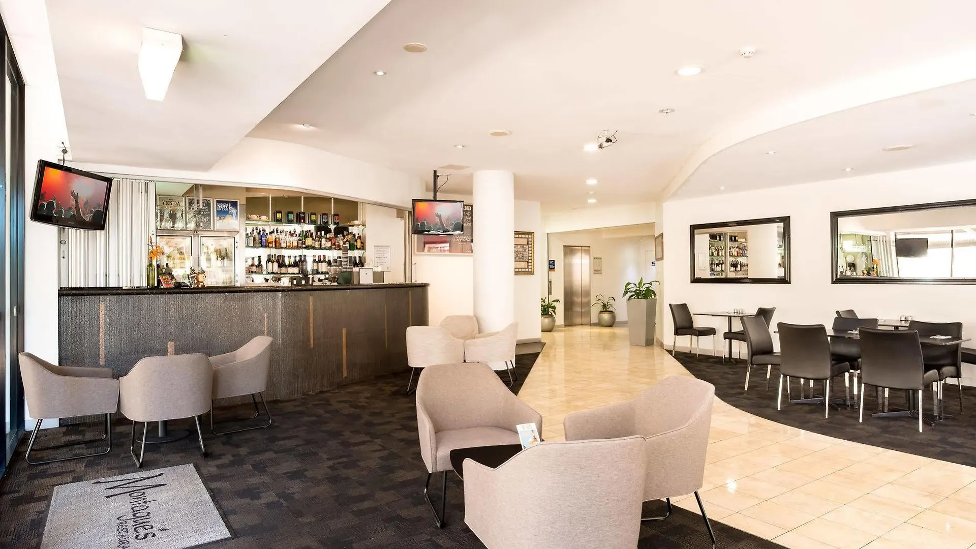 ****  Riverside Hotel Southbank Brisbane Australia